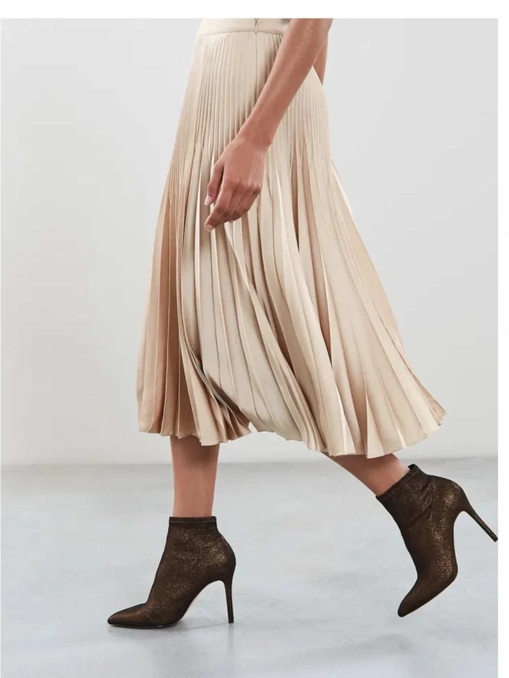 NWT Reiss Isidora Knife Pleated Midi Skirt in Gold Metallic - US 4/UK 8